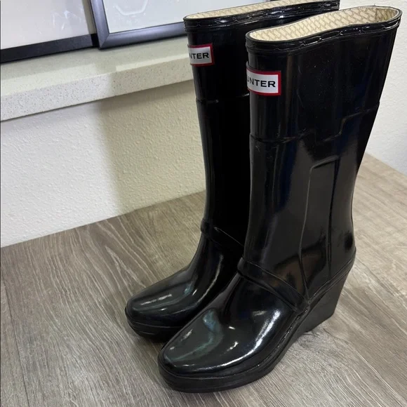 Hunter Women's Shiny Black Rain Boots - Picture 3 of 6